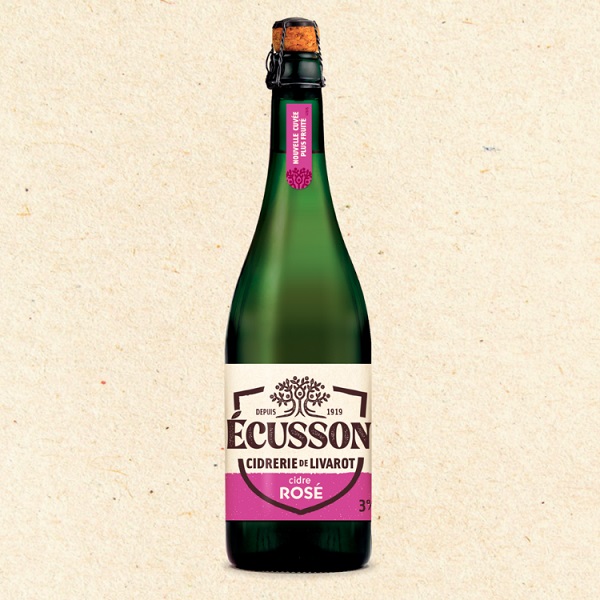 Ecusson Cidre Rose in a green bottle with a pink and white label and black text.